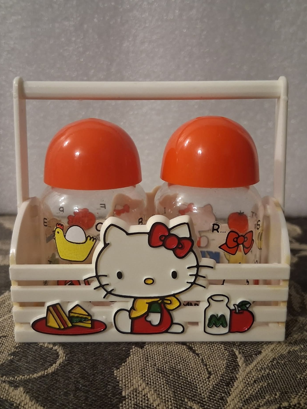 HELLO KITTY SALT & PEPPER SHAKERS W BASKET RARE 1976 SANRIO CO LTD .